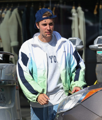 06.11 | Encontra alguns amigos em West Hollywood