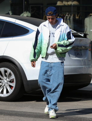 06.11 | Encontra alguns amigos em West Hollywood