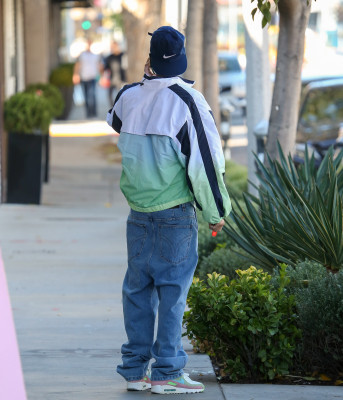 06.11 | Encontra alguns amigos em West Hollywood