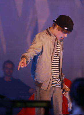 19.06 | Justin Bieber ensaiando para o MMVA 2010