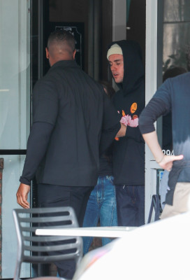 30.11 | Tomando café da manhã sozinho em Bel Air