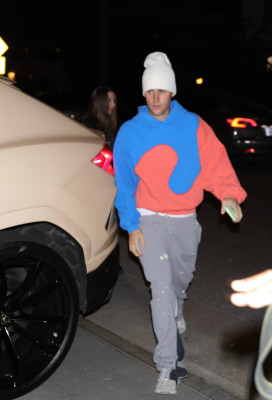 30.11 | Chega para um culto na Churchome em Beverly Hills