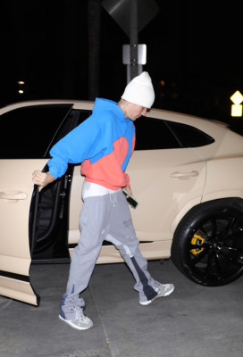 30.11 | Chega para um culto na Churchome em Beverly Hills
