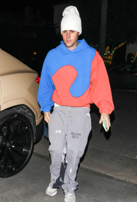 30.11 | Chega para um culto na Churchome em Beverly Hills