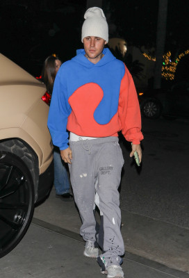30.11 | Chega para um culto na Churchome em Beverly Hills