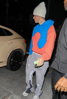 30.11 | Chega para um culto na Churchome em Beverly Hills