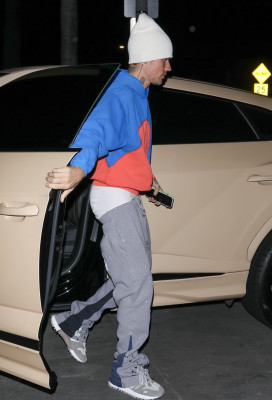 30.11 | Chega para um culto na Churchome em Beverly Hills