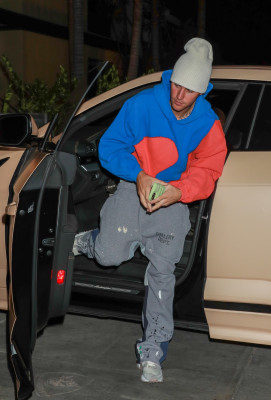 30.11 | Chega para um culto na Churchome em Beverly Hills
