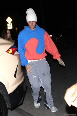 30.11 | Chega para um culto na Churchome em Beverly Hills