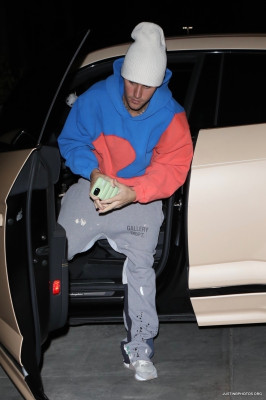 30.11 | Chega para um culto na Churchome em Beverly Hills