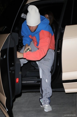 30.11 | Chega para um culto na Churchome em Beverly Hills