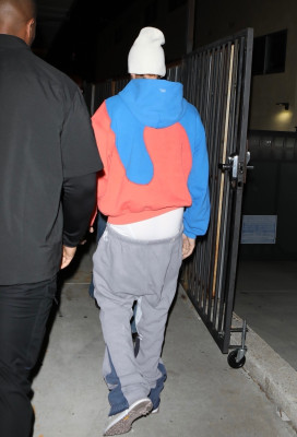 30.11 | Chega para um culto na Churchome em Beverly Hills