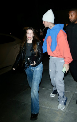 30.11 | Chega para um culto na Churchome em Beverly Hills