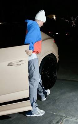 30.11 | Chega para um culto na Churchome em Beverly Hills