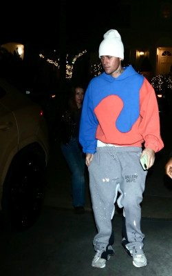 30.11 | Chega para um culto na Churchome em Beverly Hills