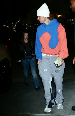 30.11 | Chega para um culto na Churchome em Beverly Hills