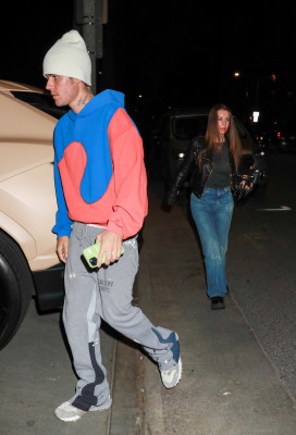 30.11 | Saindo da missa na Churchome, em Beverly Hills