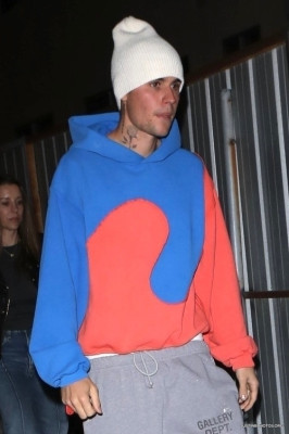 30.11 | Saindo da missa na Churchome, em Beverly Hills