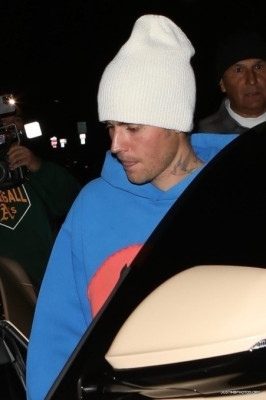 30.11 | Saindo da missa na Churchome, em Beverly Hills