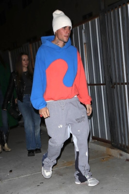 30.11 | Saindo da missa na Churchome, em Beverly Hills