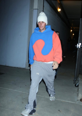 30.11 | Saindo da missa na Churchome, em Beverly Hills