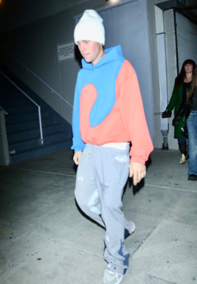 30.11 | Saindo da missa na Churchome, em Beverly Hills