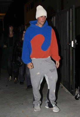 30.11 | Saindo da missa na Churchome, em Beverly Hills