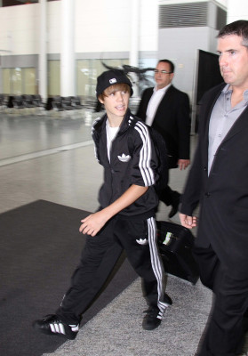 19.06 | Justin Bieber chegando no aeroporto em Toronto, Canadá