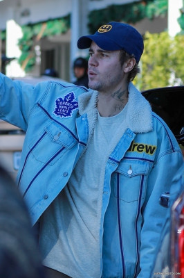13.12 | Saindo do Beverly Glen Deli em Los Angeles