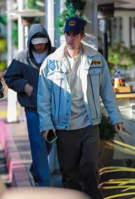 13.12 | Saindo do Beverly Glen Deli em Los Angeles