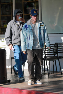 13.12 | Saindo do Beverly Glen Deli em Los Angeles