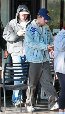 13.12 | Saindo do Beverly Glen Deli em Los Angeles