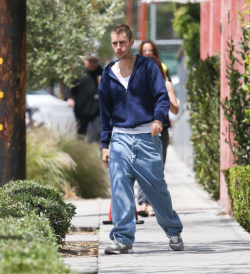 03.05 | Aparição em Los Angeles, Califórnia.
