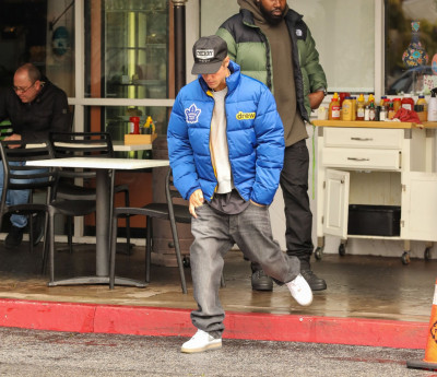 21.03 | Aparição em Los Angeles, Califórnia.