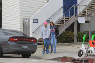 13.03 | Justin e Hailey Bieber em Los Angeles, Califórnia.