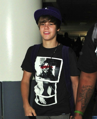 24.07 | Justin Bieber chegando no aeroporto LAX