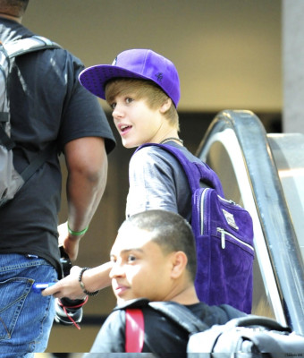 24.07 | Justin Bieber chegando no aeroporto LAX