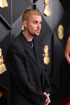 01.02 | Justin Bieber e Hailey Bieber no redcarpet da 68ª edição do Grammy Awards em Los Angeles