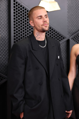 01.02 | Justin Bieber e Hailey Bieber no redcarpet da 68ª edição do Grammy Awards em Los Angeles