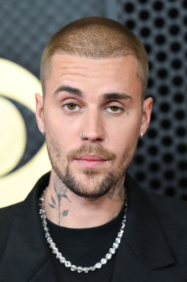 01.02 | Justin Bieber e Hailey Bieber no redcarpet da 68ª edição do Grammy Awards em Los Angeles
