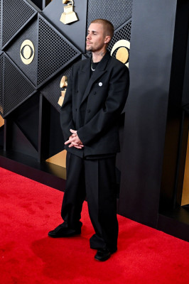 01.02 | Justin Bieber e Hailey Bieber no redcarpet da 68ª edição do Grammy Awards em Los Angeles