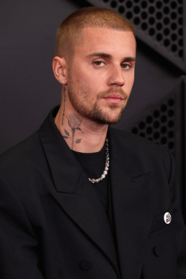 01.02 | Justin Bieber e Hailey Bieber no redcarpet da 68ª edição do Grammy Awards em Los Angeles