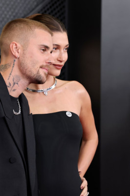 01.02 | Justin Bieber e Hailey Bieber no redcarpet da 68ª edição do Grammy Awards em Los Angeles