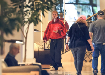 30.09 | Justin Bieber foi visto no The Maybourne em Beverly Hills, Califórnia.
