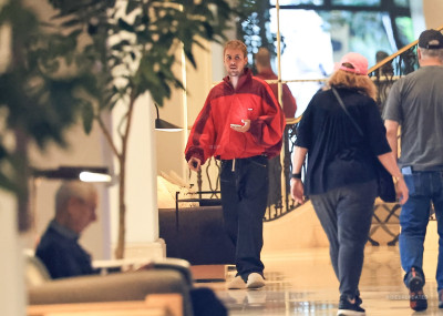 30.09 | Justin Bieber foi visto no The Maybourne em Beverly Hills, Califórnia.