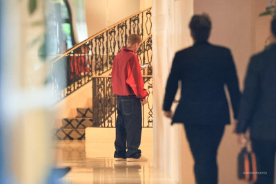 30.09 | Justin Bieber foi visto no The Maybourne em Beverly Hills, Califórnia.