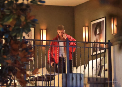 30.09 | Justin Bieber foi visto no The Maybourne em Beverly Hills, Califórnia.
