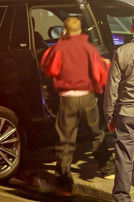 30.09 | Justin Bieber chegando à igreja em Beverly Hills, CA.