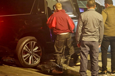 30.09 | Justin Bieber chegando à igreja em Beverly Hills, CA.