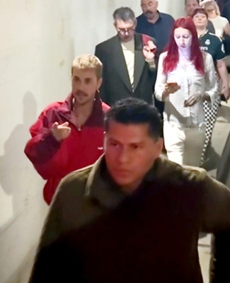 30.09 | Justin Bieber chegando à igreja em Beverly Hills, CA.